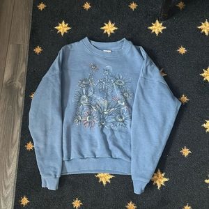 Selling be use of closet clean out and doesn’t fit.
